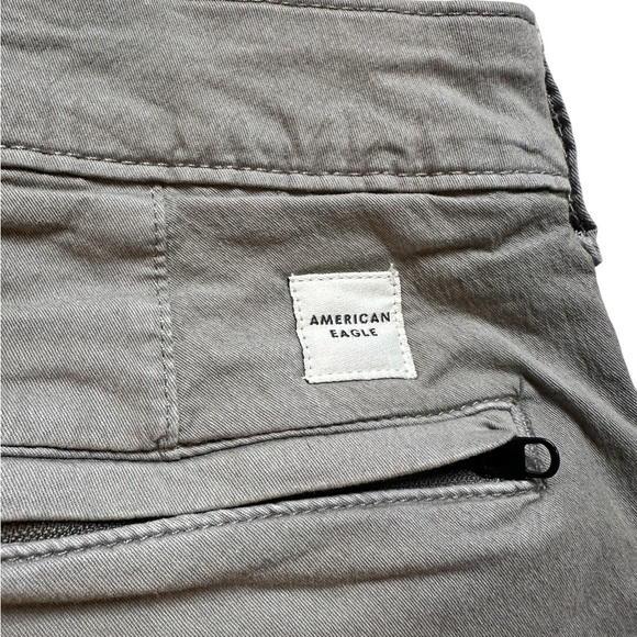 American Eagle Outfitters Men's Khaki Cargo Shorts - Picture 4 of 4